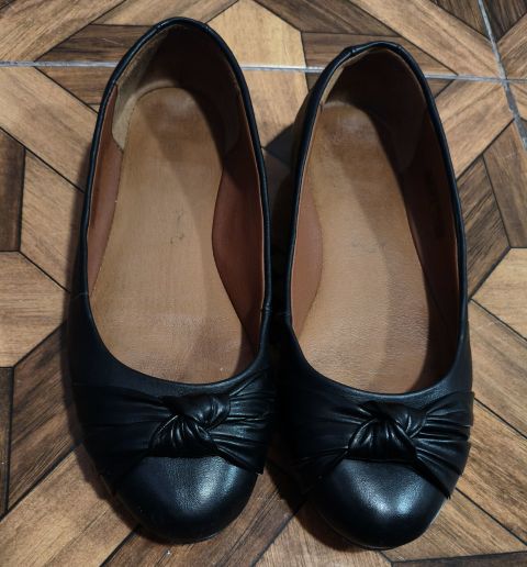 Zapatos Flexi Negros con Detalle en la Punta