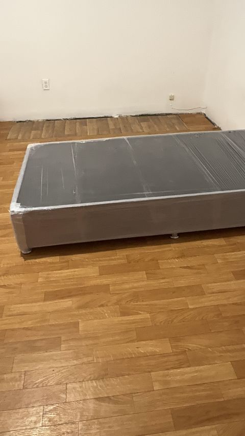 Base de cama nueva en empaque