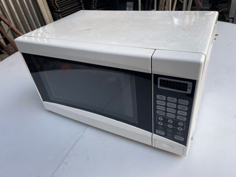 Horno de Microondas 700W en Buen Estado
