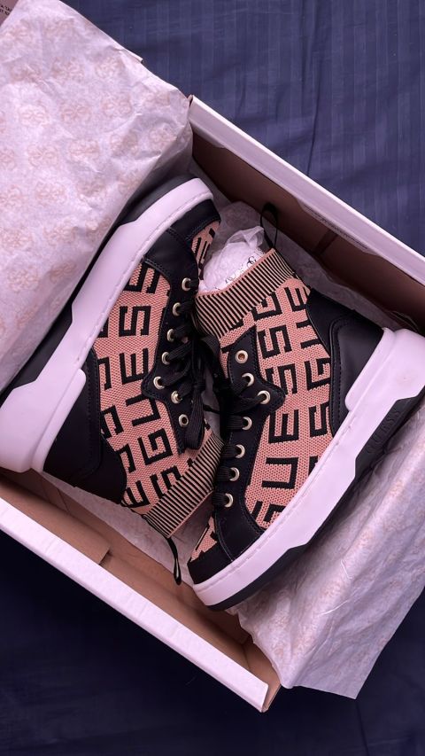 Tenis Guess de Moda Totalmente Nuevos