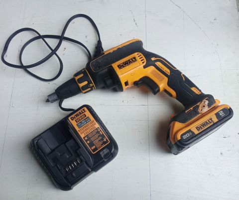 Taladro Dewalt Inalámbrico (DCF620) 20V con Cargador y batería (2ah). 