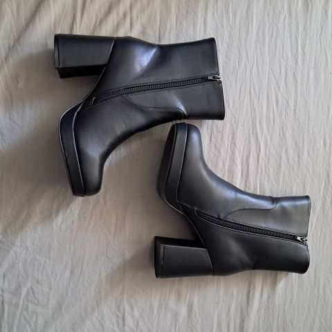 Botines de Tacón Altos Negros Talla 6
