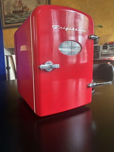 Mini Refrigerador Frigidaire Rojo