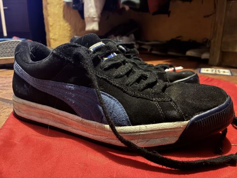 Tenis Puma Negros con Detalles Azules