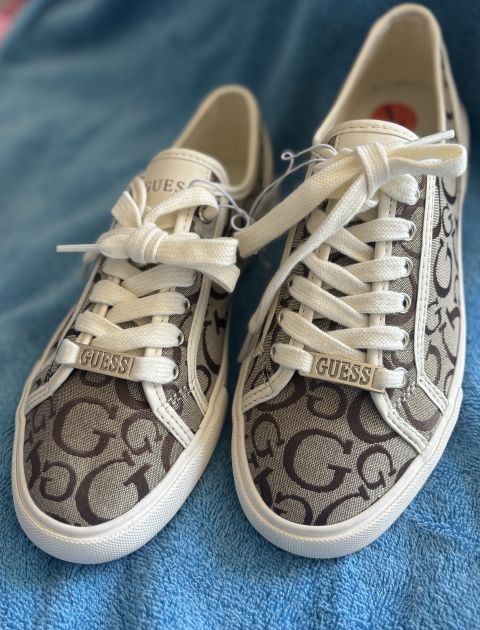 Tenis Guess Originales en Buen Estado
