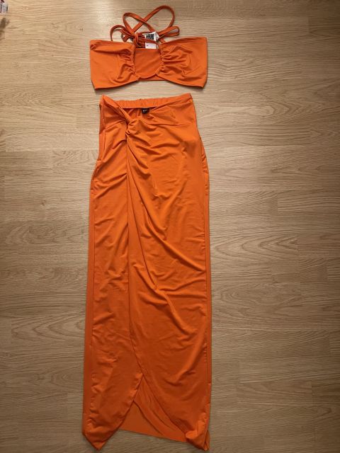 Conjunto de Top y Falda Naranja