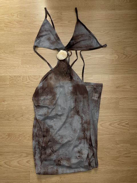 Vestido de Fiesta con Detalles de Concha y Cuentas