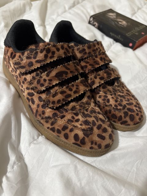 Tenis de Piel con Estampado de Leopardo