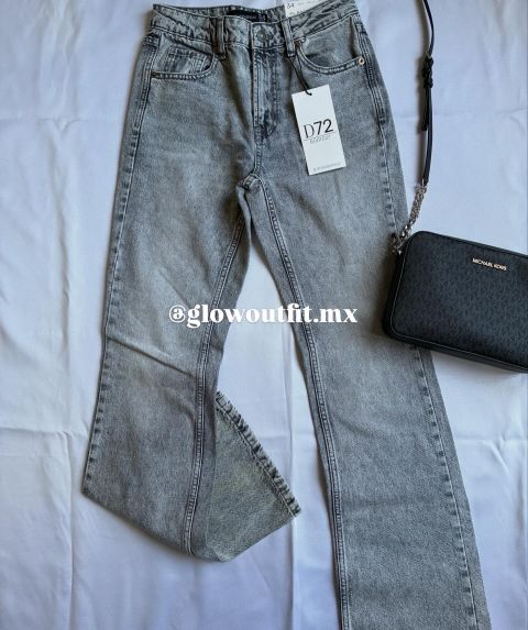 Jeans Bootcut D72 de Stradivarius - Talla 34