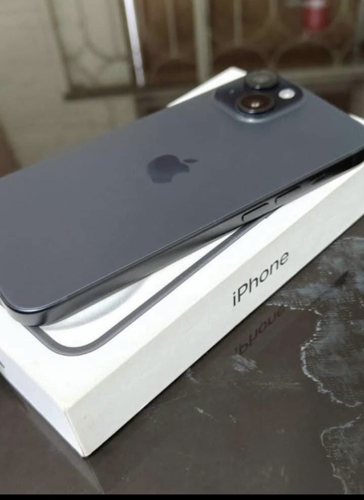 iPhone 15 en Buen Estado con Caja Original