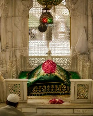 Birth of Muhammad Effendi al-Yaraghi (ق) 