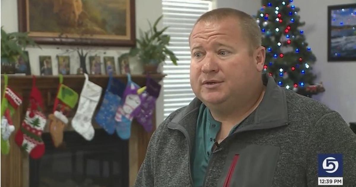 Padre soltero adoptó a tres hermanos rechazados 16 veces por otras familias