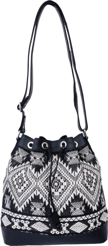 Women Black Shoulder Bag Price in India