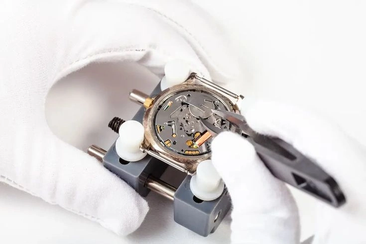 Looking for the Best Watch Repair Shop Near Me?
