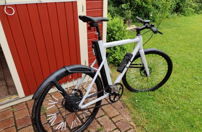 Witnesses Sought After Kent Police Vehicle Collides With E-Bike in Tonbridge, Boy Seriously Hurt