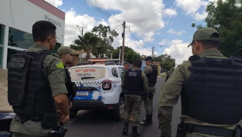 Homem é preso por porte ilegal de arma de fogo no centro de Pedro II