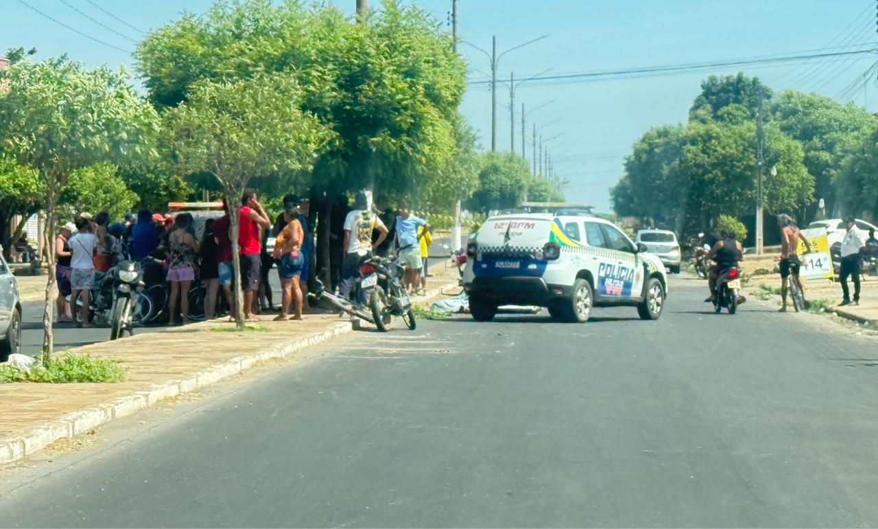 Tragédia em Piripiri: motociclista de 21 anos morre após bater em árvore