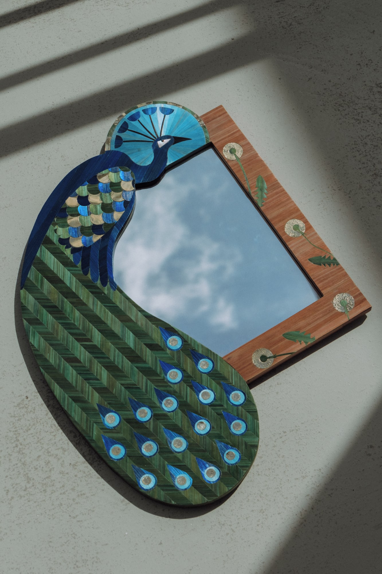 Œuvre de Chloe CATHALA — marqueterie de paille et restauration de mobilier