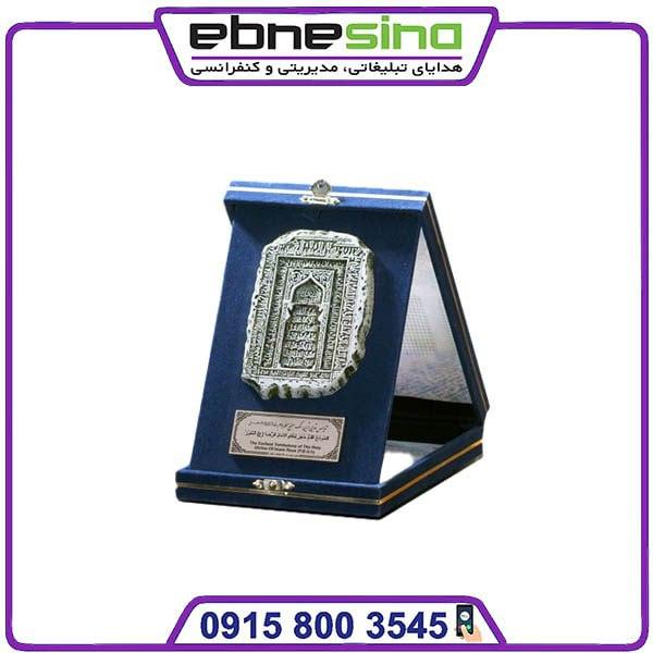 photo_۲۰۲۴-۰۱-۰۲_۱۲-۵۷-۴۹ (2) تندیس جعبه مخمل مذهبی برجسته - Image 1