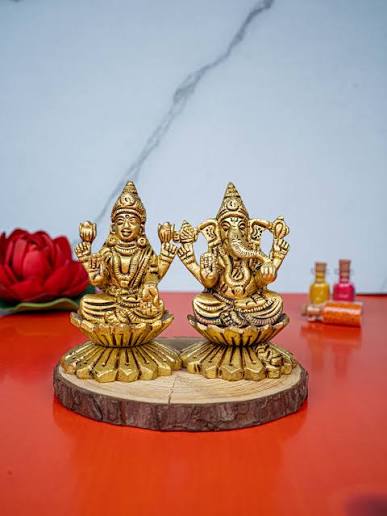 METALIC LAKSHMI VINAYAGAR 3'INCH