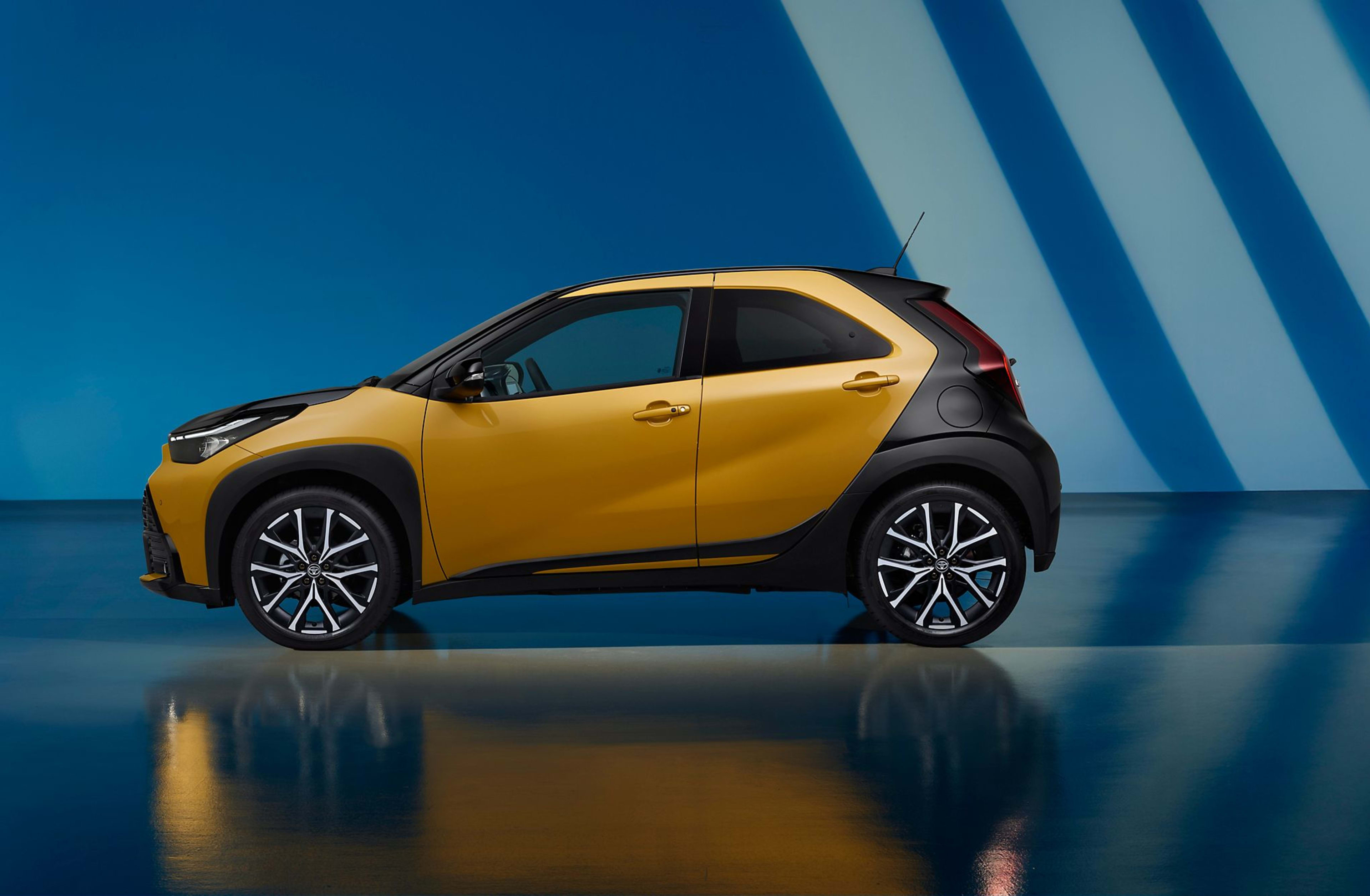 2025_AYGO_X_GR_SPORT_005_EXT_prixyf