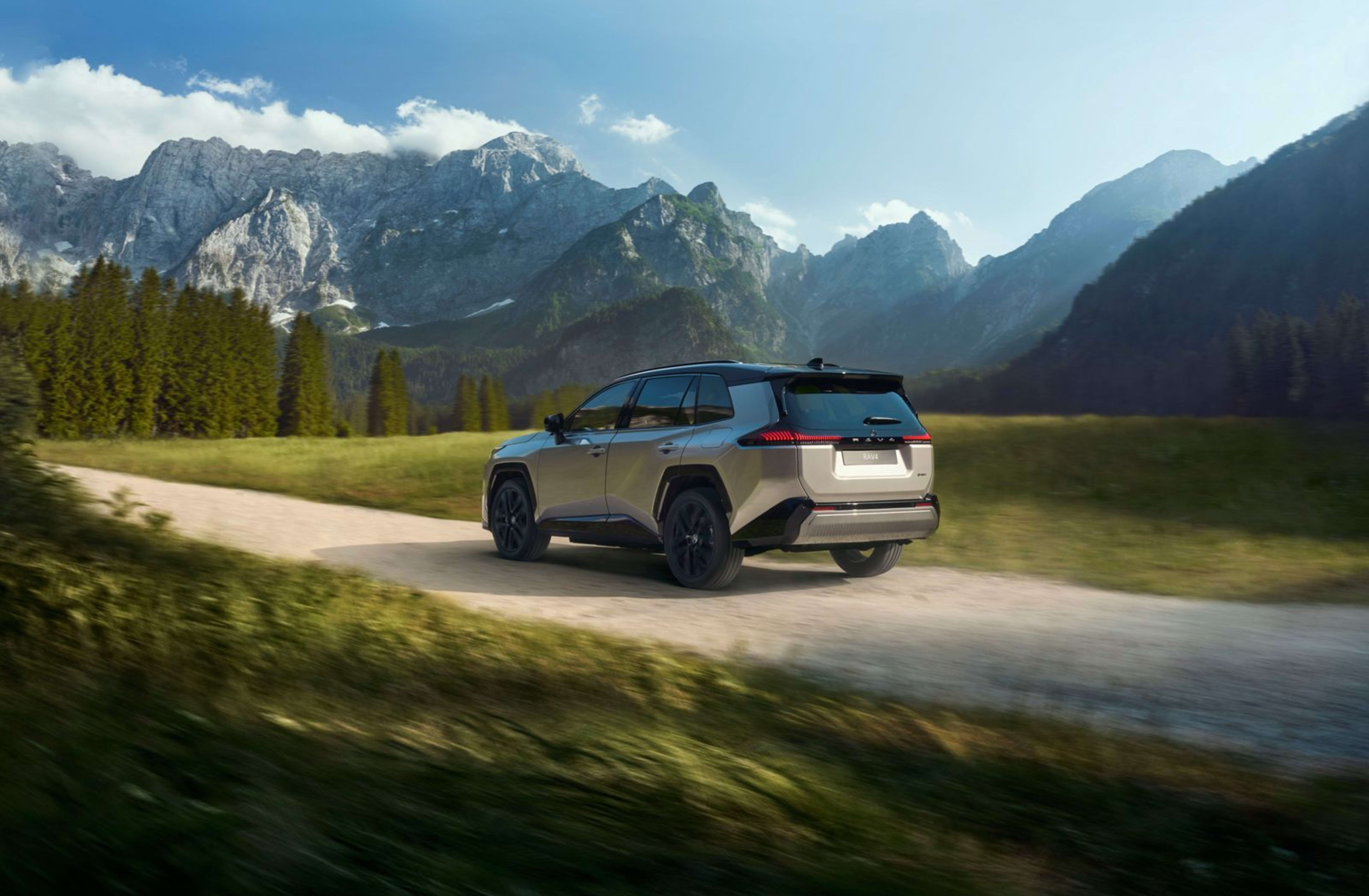 RAV4_010_HEV_26_WEB_riahjv