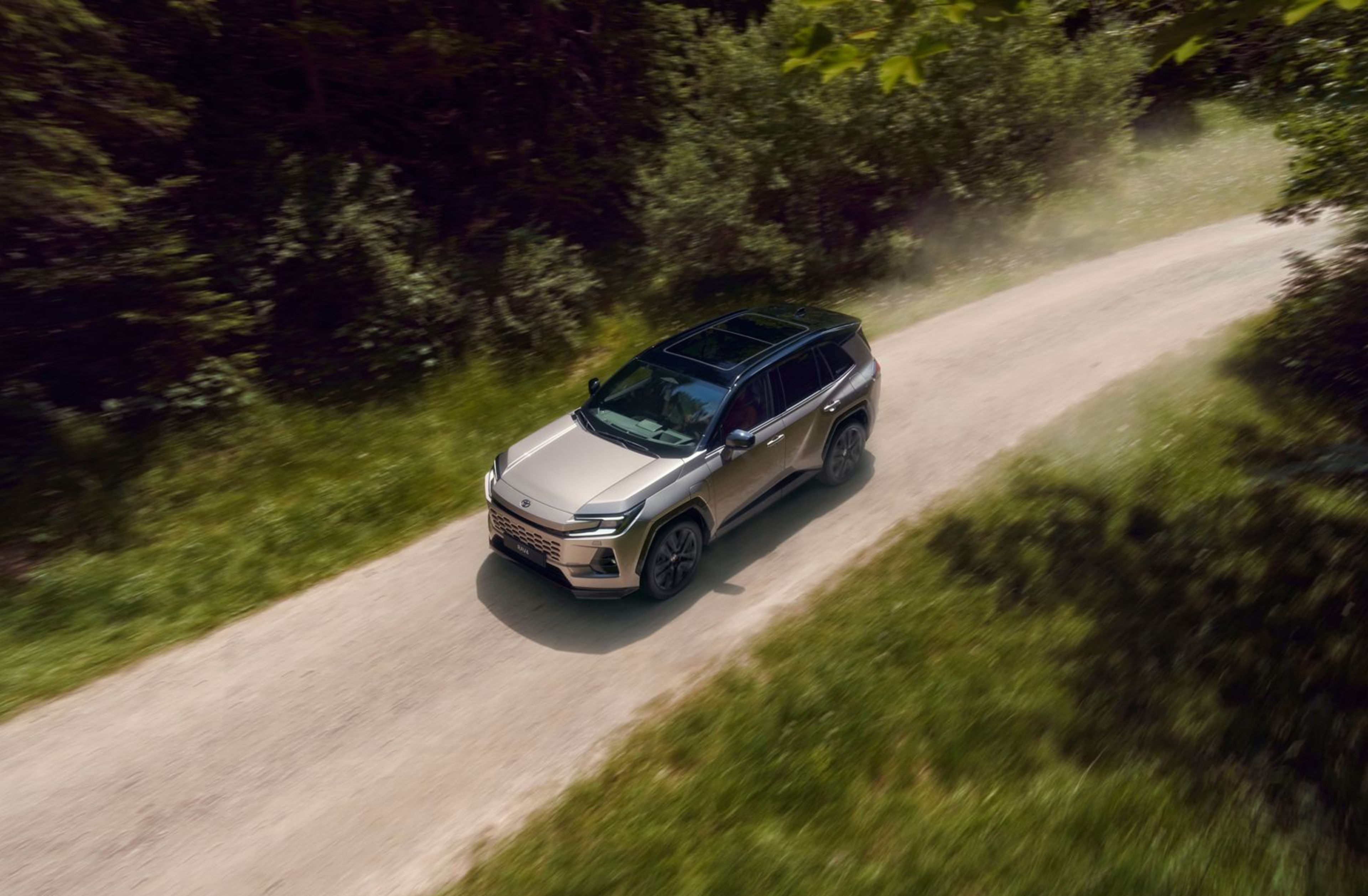 RAV4_008_PHEV_26_WEB_svfcvx