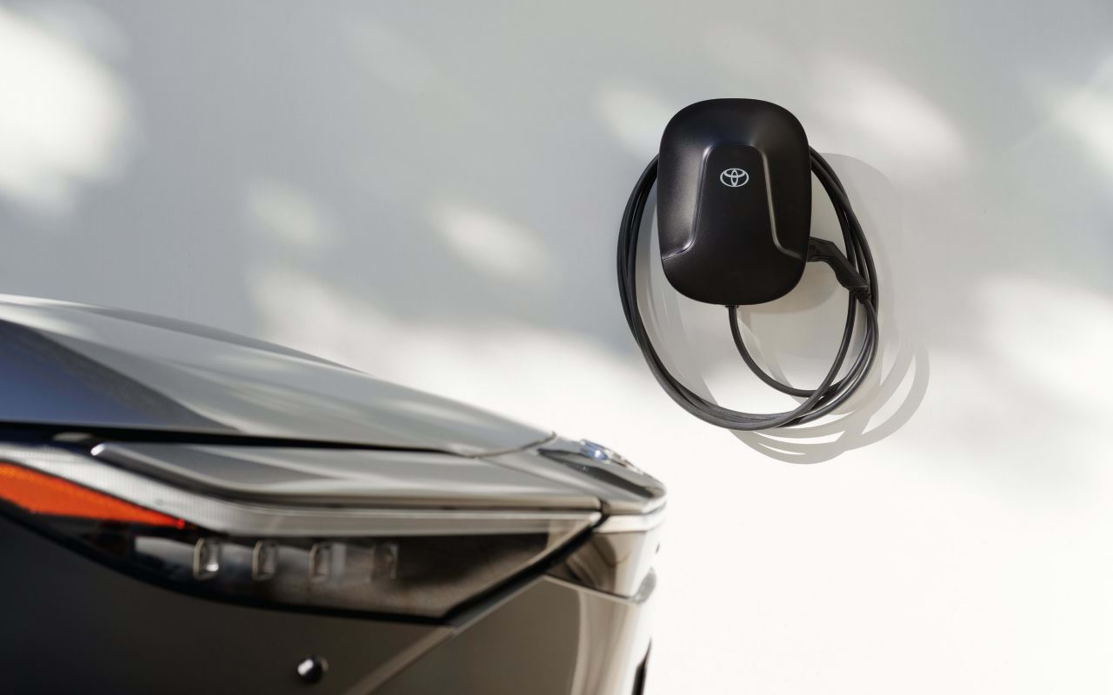 Toyota: bZ4X Exterieur Laden_6a47b4be-acc5-4fd8-99e6-22b00e445e3f