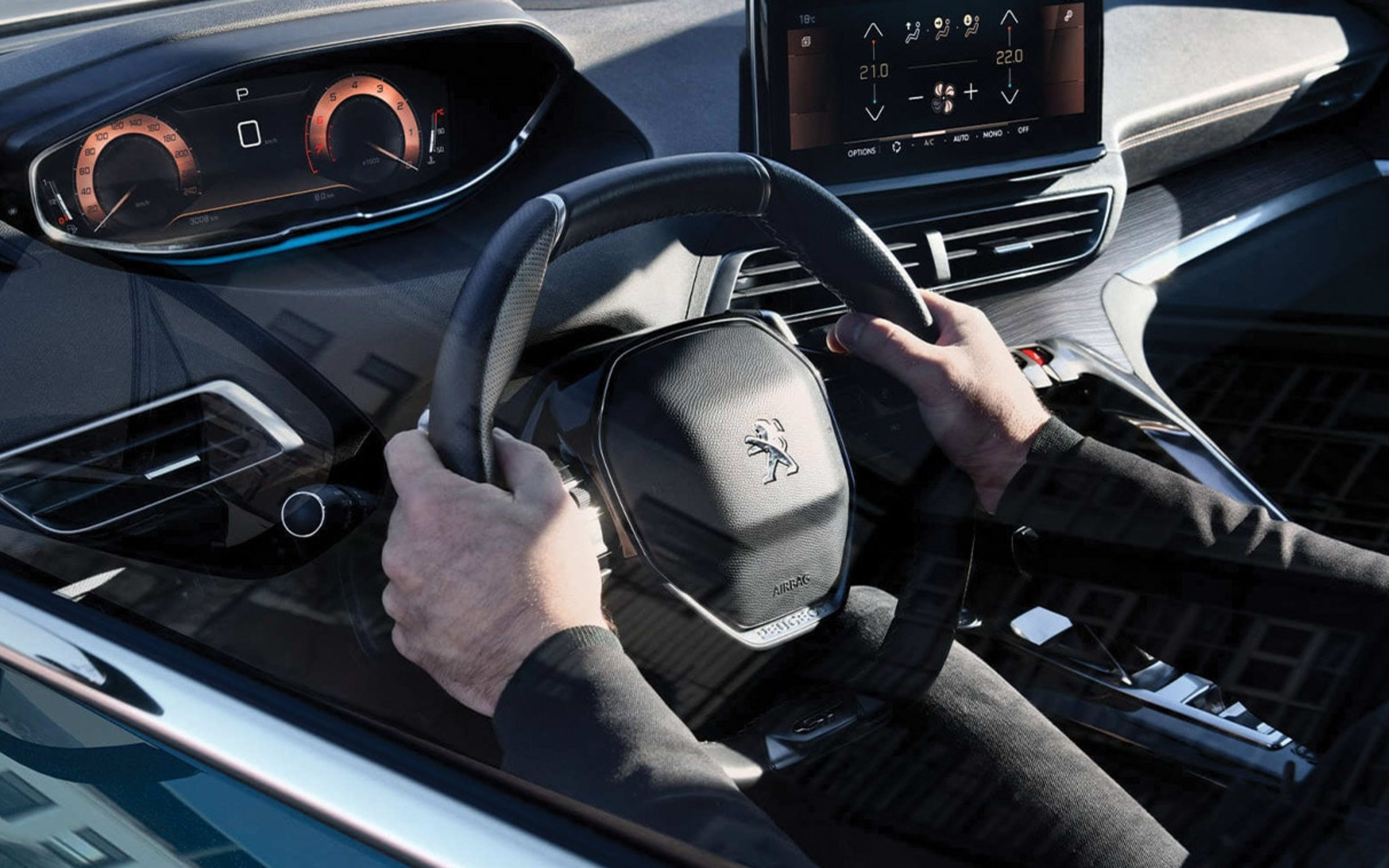 Peugeot-5008-Verbrenner-Interieur-Display_b2dce314-9e8a-40ee-b6ca-edc0fc35379f