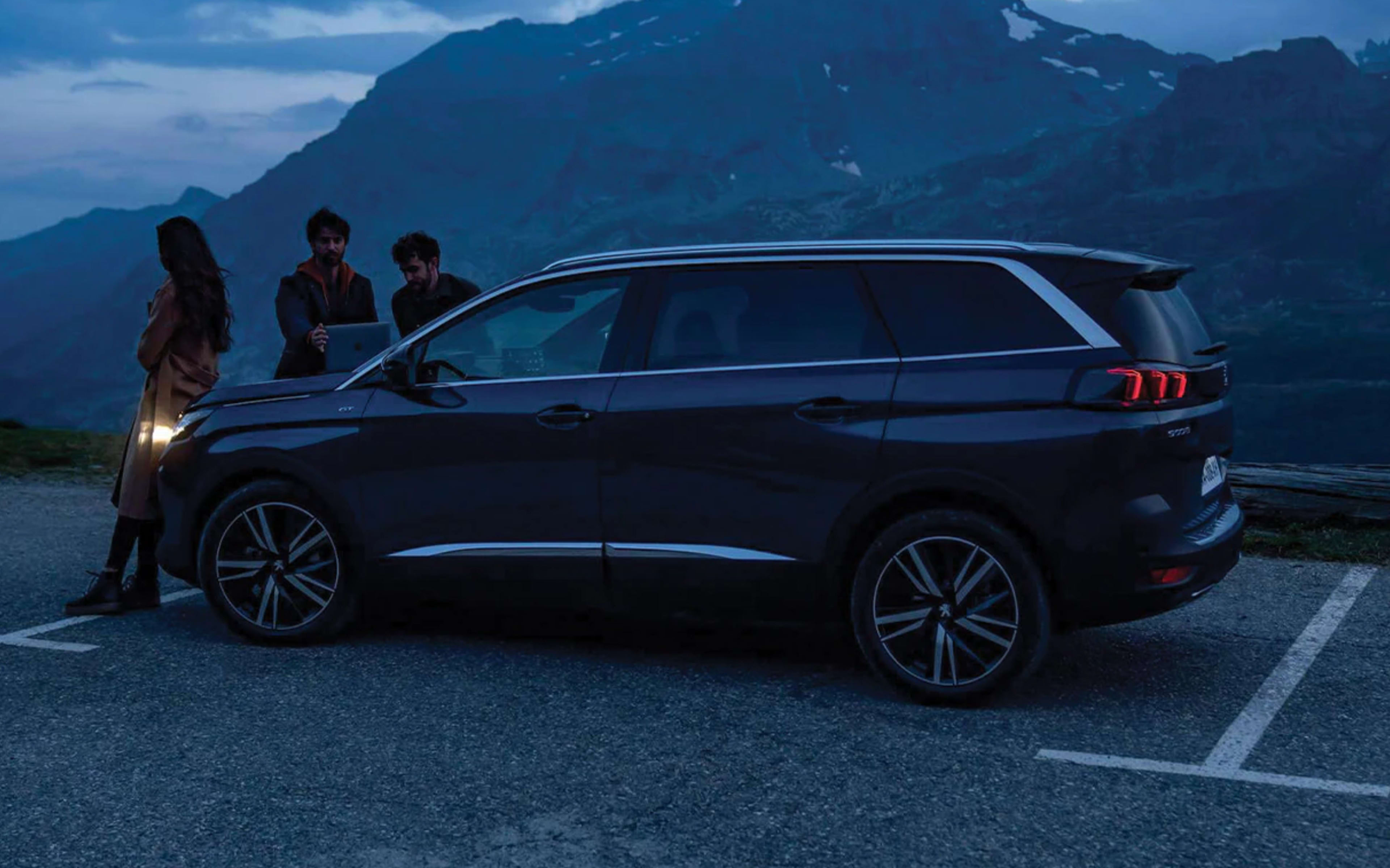 Peugeot-5008-Verbrenner-Exterieur-Platz_693f666c-28a0-478a-940a-9d95f7a51c31