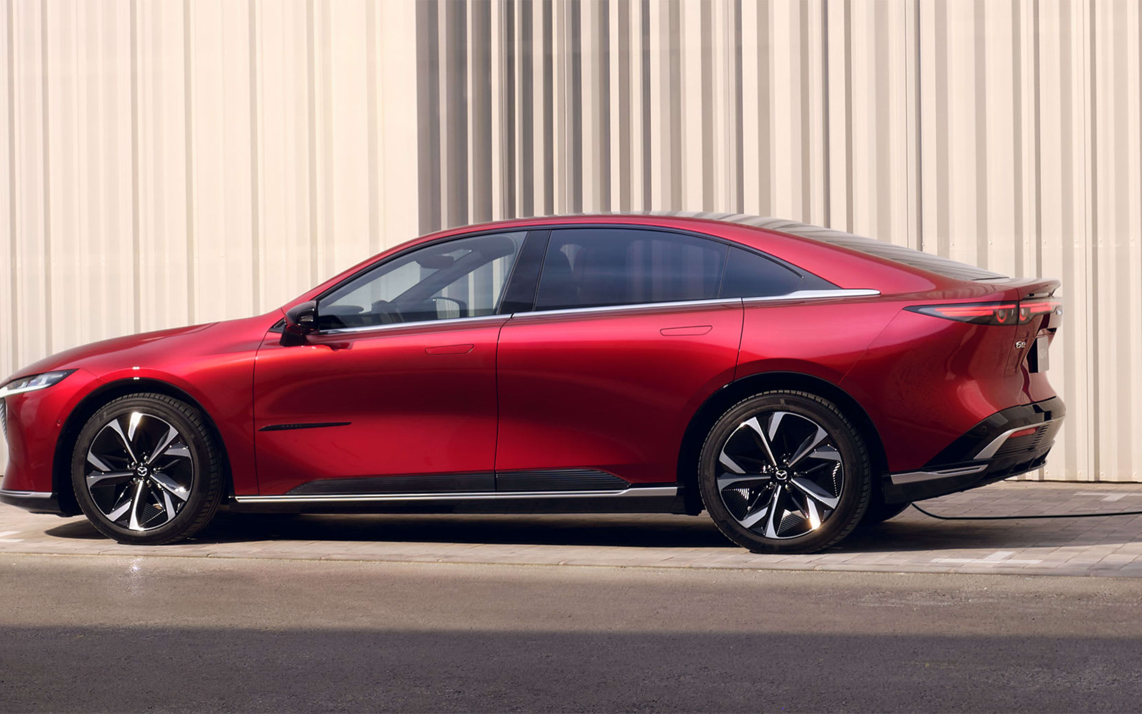 06-mazda6e-gallery-carousel-desktop-7-frameless-doors_m9acgr