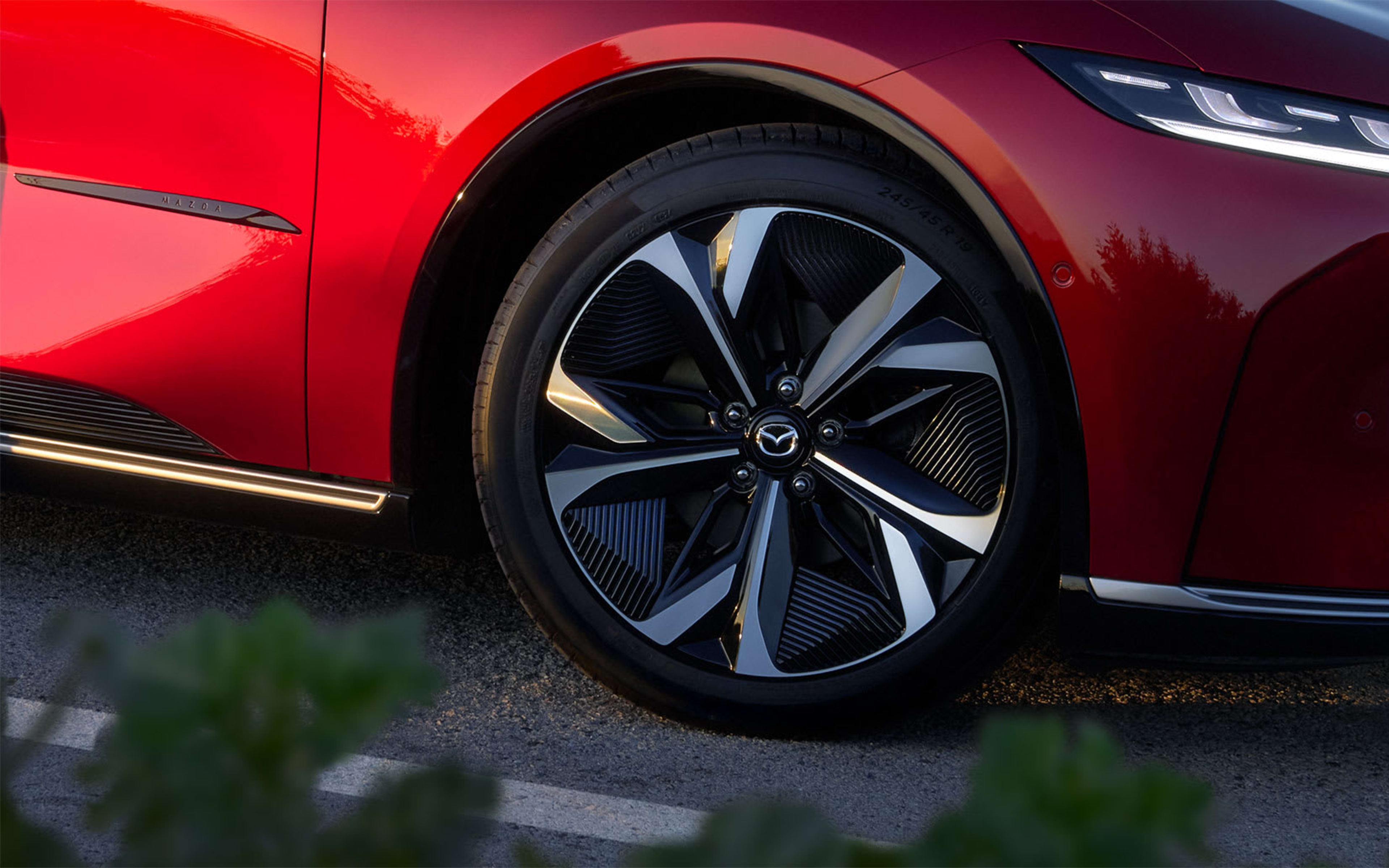 06-mazda6e-gallery-carousel-desktop-4-wheels_dadhpt