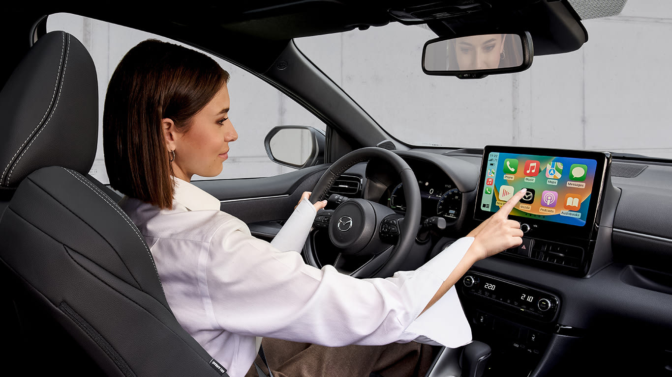 Mazda 2 Hybrid Interieur Display_3aa7b7e2-2360-4400-8ec0-3956e30a17c1