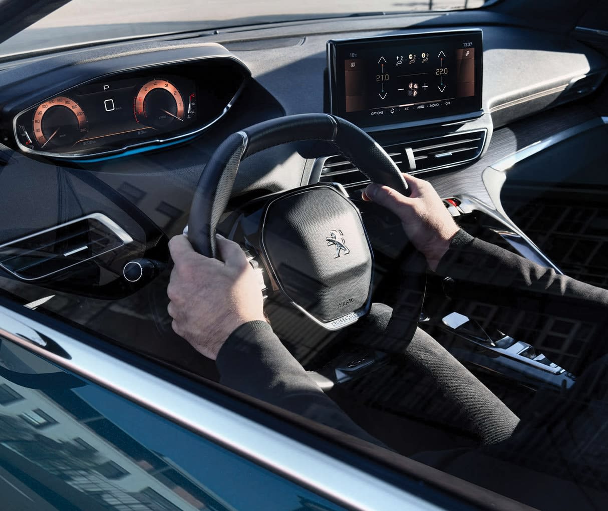 Peugeot-5008-Verbrenner-Interieur-Display_b2dce314-9e8a-40ee-b6ca-edc0fc35379f