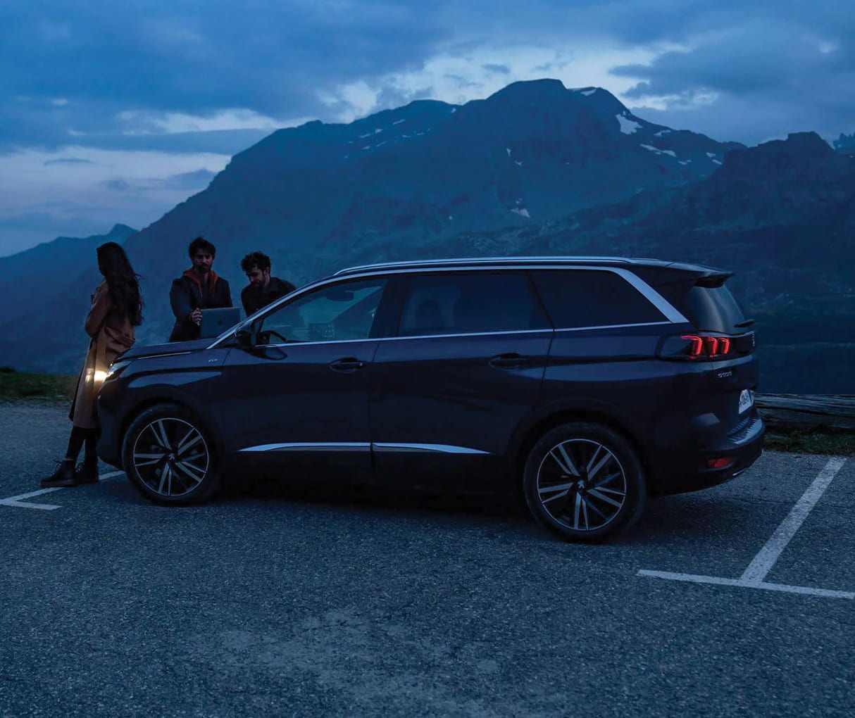 Peugeot-5008-Verbrenner-Exterieur-Platz_693f666c-28a0-478a-940a-9d95f7a51c31