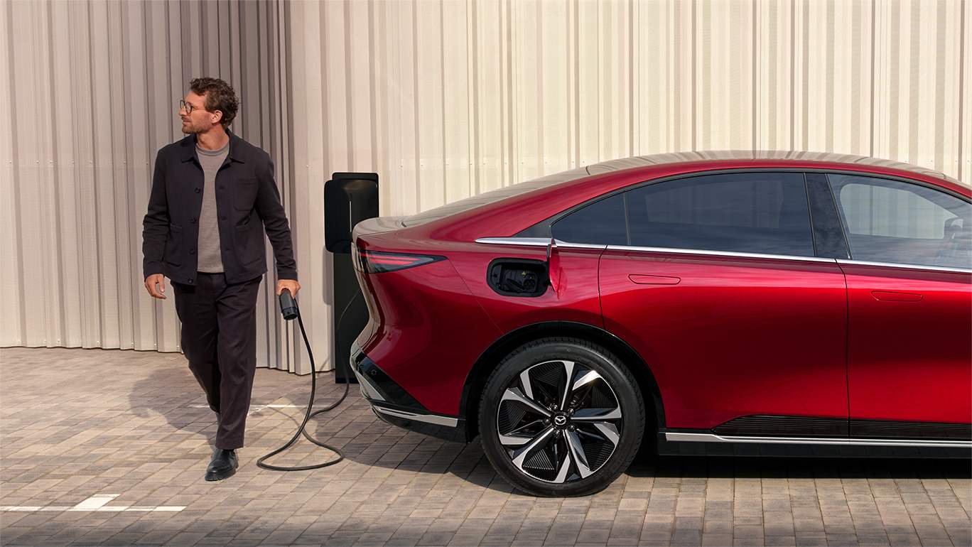 02-mazda6e-gallery-navigation-desktop-2-charging-2_wa2wwp