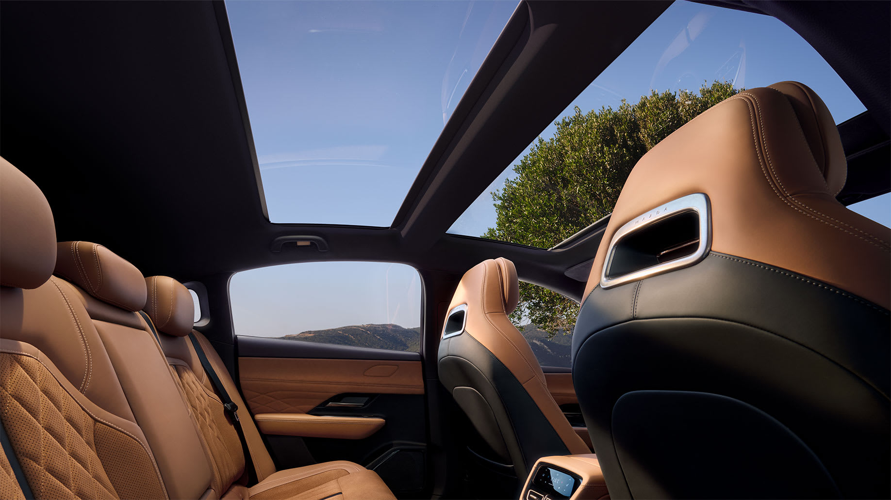 06-mazda6e-gallery-carousel-desktop-3-sunroof_pqfol4