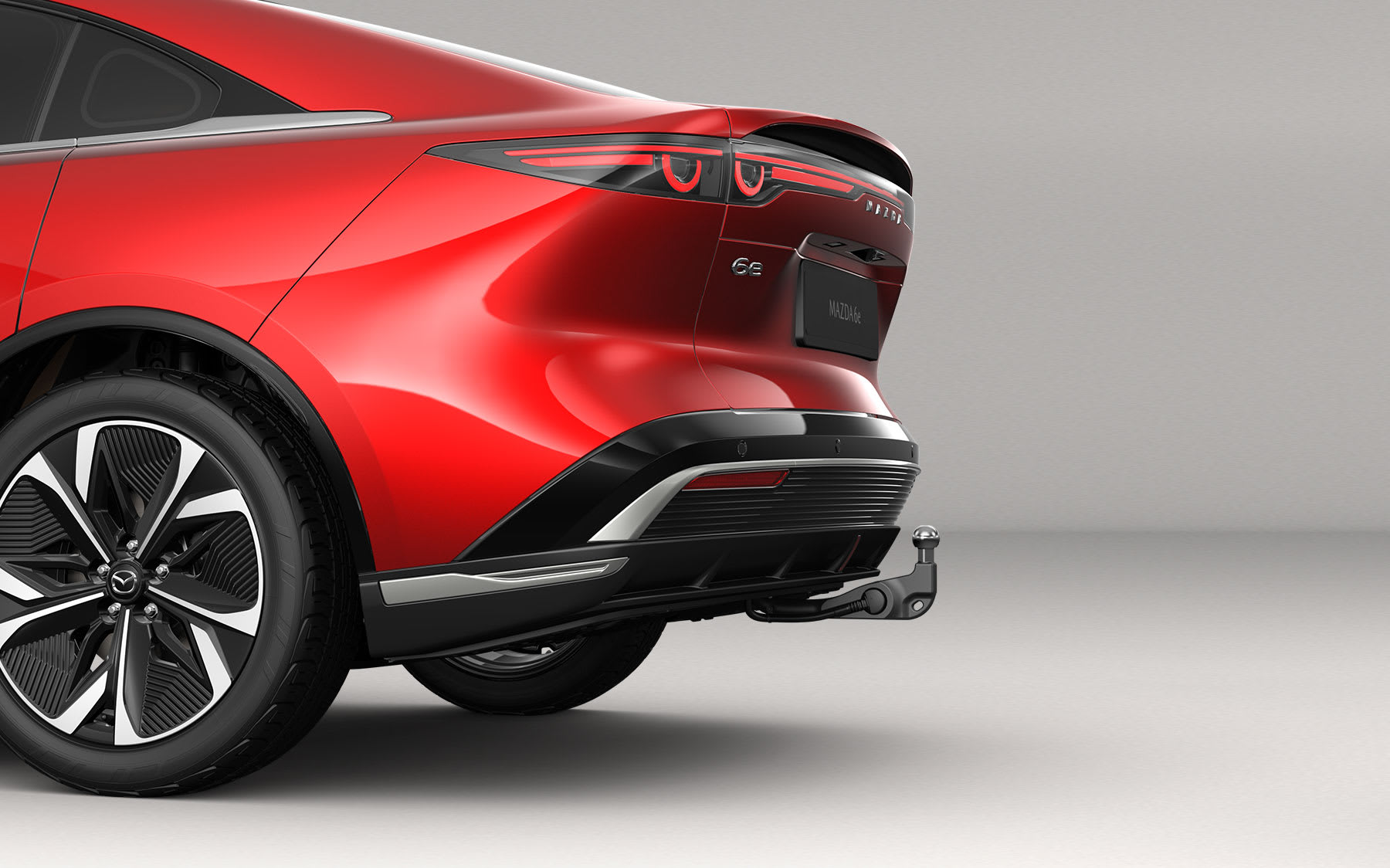 07-mazda6e-1-2-promo-right_dfw33c