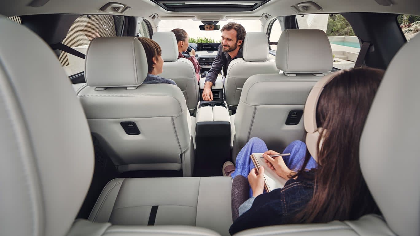 03-gallery-navigation-cx80-desktop-1-space_bcjqov