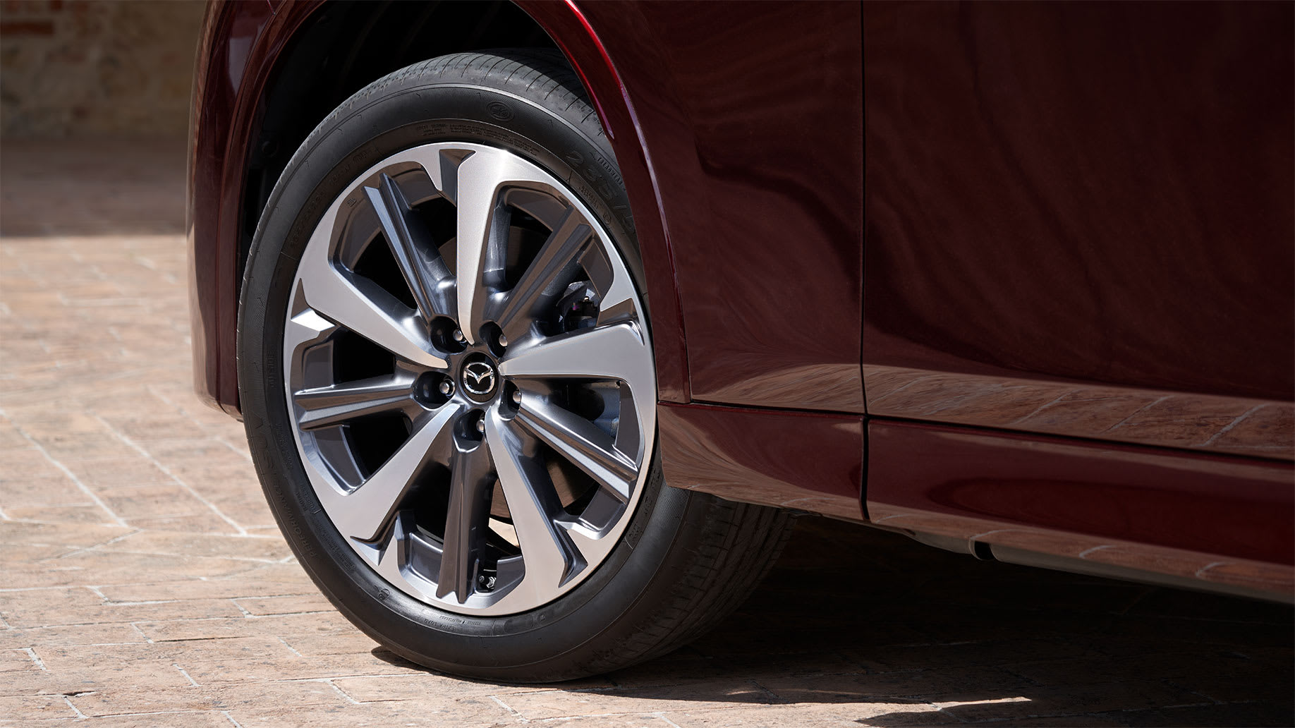 09-gallery-carousel-cx80-desktop-2_cw1fbf