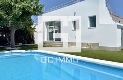 Vil·la d'una sola planta amb 3 habitacions i piscina privada — Roses