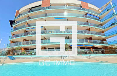 Spectaculaire appartement avec piscine à Santa Margarita — Roses