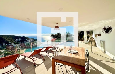 Espectacular villa en Canyelles con vistas al mar en Roses