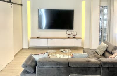Piso de 3 habitaciones reformado a 1 min de la estación del AVE de Girona en Girona