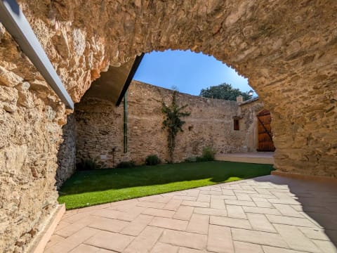 Chalet independiente en venta en Palau Savardera — 3