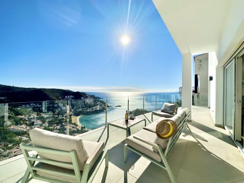 Espectacular villa en Canyelles con vistas al mar — 2