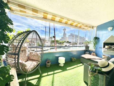 Apartamento con vistas a los canales en Empuriabrava — 2