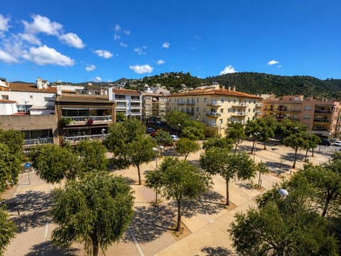 Ático dúplex en venta en el centro de Roses, a 100 m de la playa y del puerto — 4