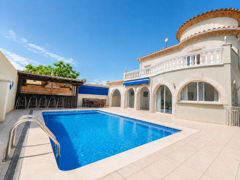 Casa con piscina en Empuriabrava — 5