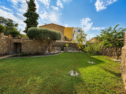 ESPECTACULAR CASA EN EL CENTRO DE PALAU SAVARDERA — 4